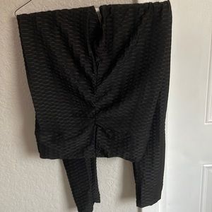 Purchased from Amazon nwot…elastic waist,scrunchy butt.